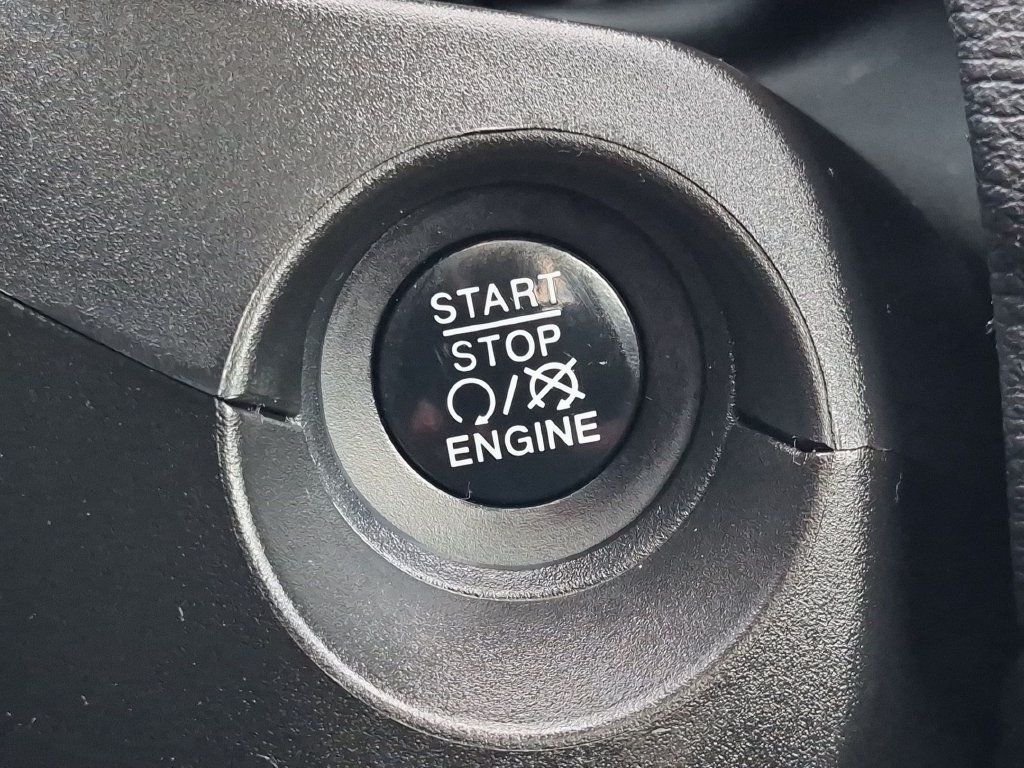 Used 2018 Jeep Compass Limited w/ Navigation Group AWD/4WD image 17