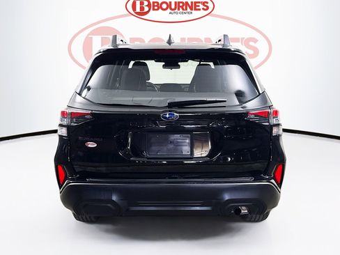 Used 2025 Subaru Forester Premium AWD/4WD image 10