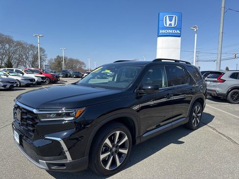 Used 2024 Honda Pilot Touring image 2