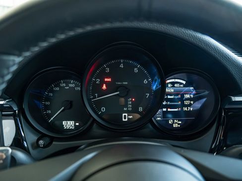 Certified 2024 Porsche Macan AWD/4WD image 6
