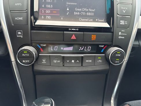 Used 2016 Toyota Camry XSE FWD image 22