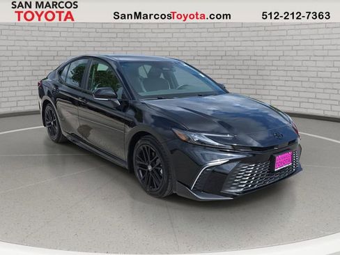 Used 2026 Toyota Camry SE w/ Convenience Package image 3