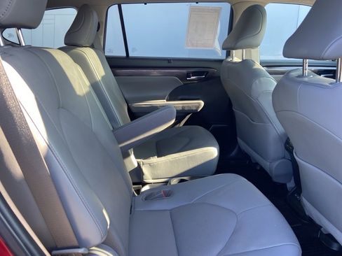 Used 2022 Toyota Highlander Platinum image 8