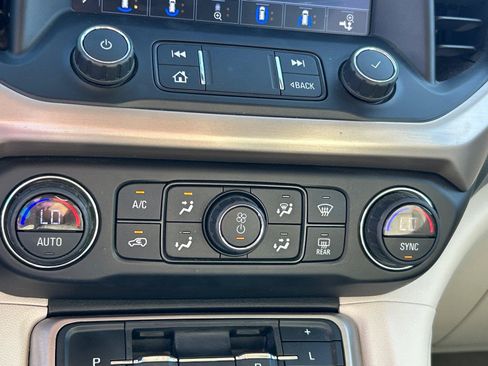 Used 2020 GMC Acadia Denali w/ Technology Package FWD image 25