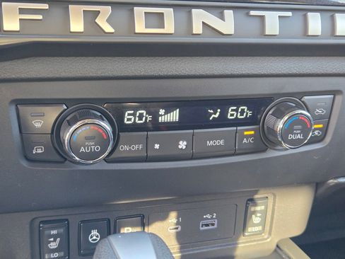 Used 2025 Nissan Frontier SV w/ SV Convenience Package RWD image 25