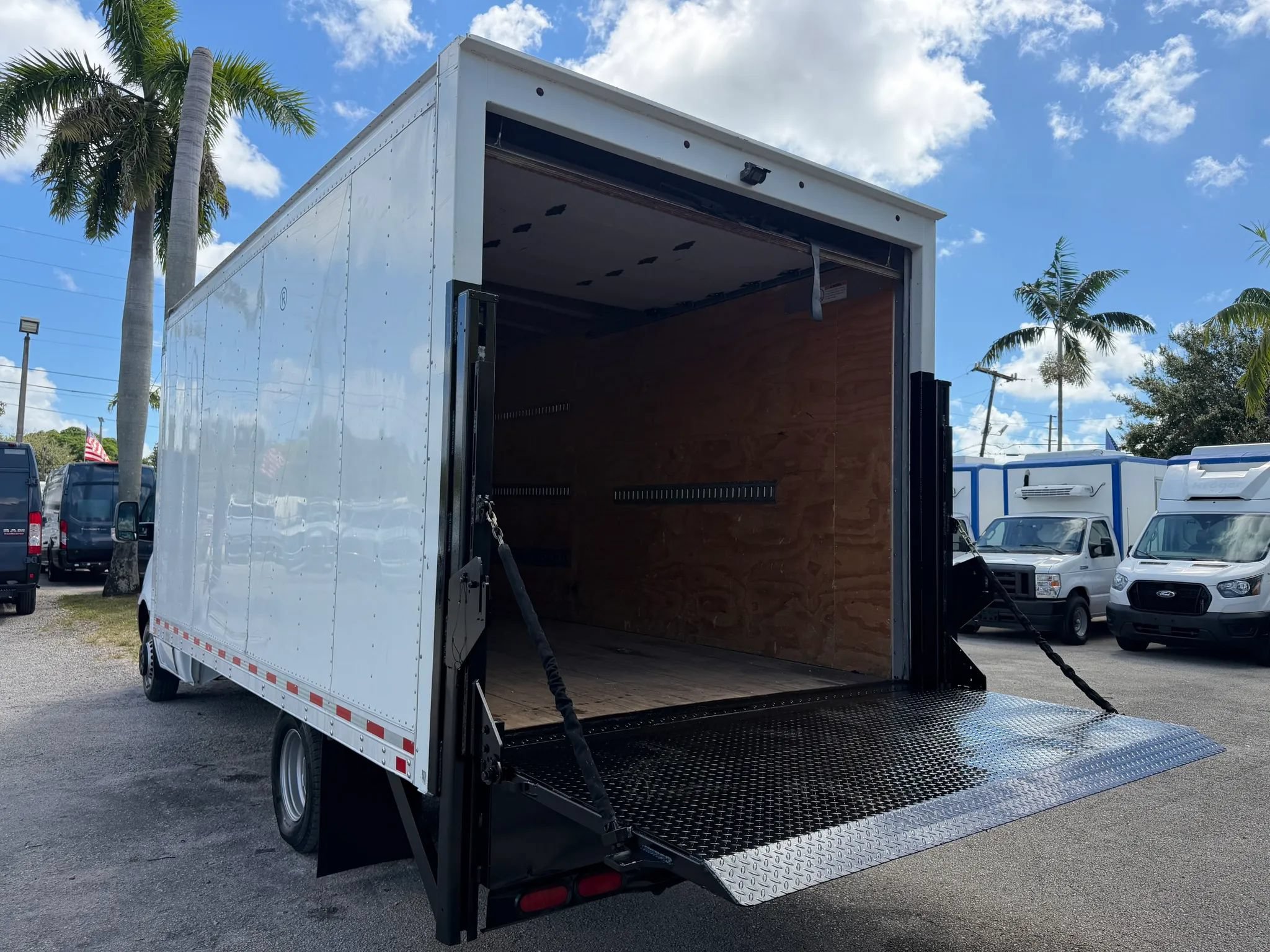 Used 2019 Mercedes-Benz Sprinter 170 image 2