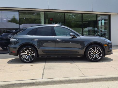 Certified 2026 Porsche Macan AWD/4WD image 8