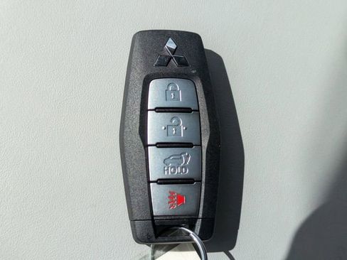 New 2026 Mitsubishi Outlander SE image 33