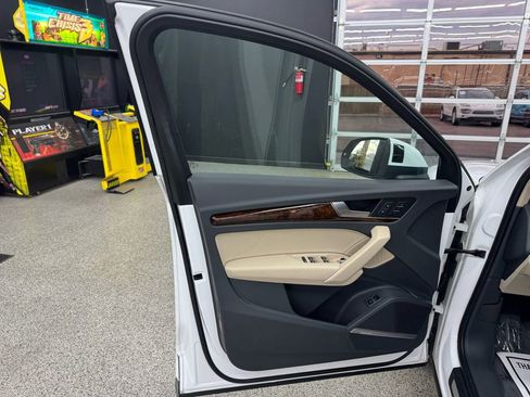 Used 2018 Audi Q5 2.0T Premium Plus w/ Premium Plus Package image 9