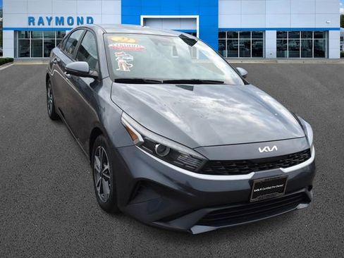 Certified 2022 Kia Forte LXS w/ LXS Technology Package image 9