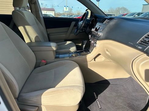 Used 2011 Toyota Highlander 2WD w/ Tech Pkg image 41