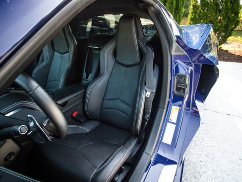 Used 2025 Chevrolet Corvette Stingray Coupe w/ Body-Colour Dual Roof Package RWD image 16