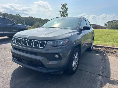 Used 2023 Jeep Compass Latitude AWD/4WD image 13