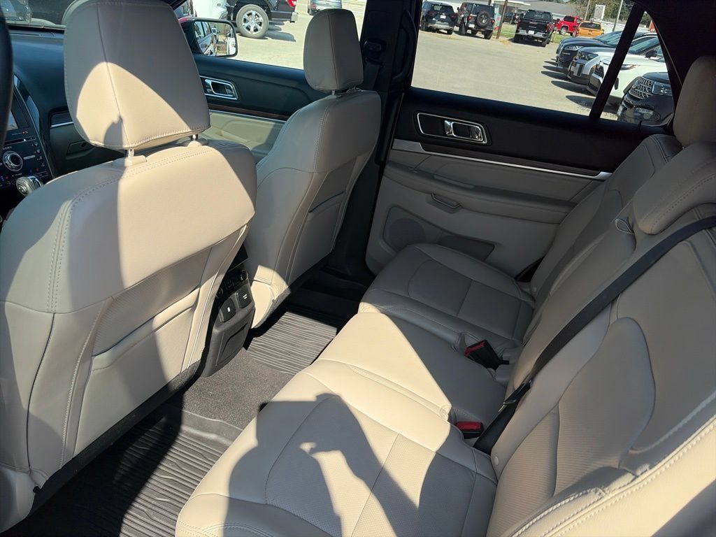 Used 2018 Ford Explorer Limited w/ Equipment Group 301A FWD image 10
