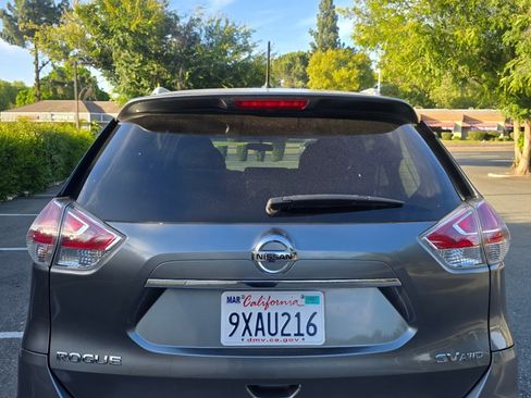 Used 2016 Nissan Rogue SV w/ SV Family Package AWD/4WD image 3