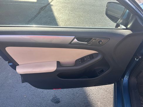 Used 2017 Volkswagen Jetta SE image 17