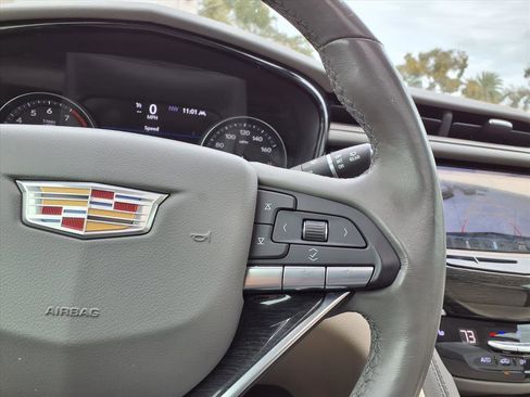 Used 2021 Cadillac XT6 Premium Luxury image 28