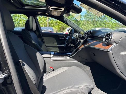 Used 2025 Mercedes-Benz C 300 4MATIC Sedan image 12