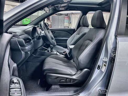Used 2025 Subaru Forester Premium AWD/4WD image 12