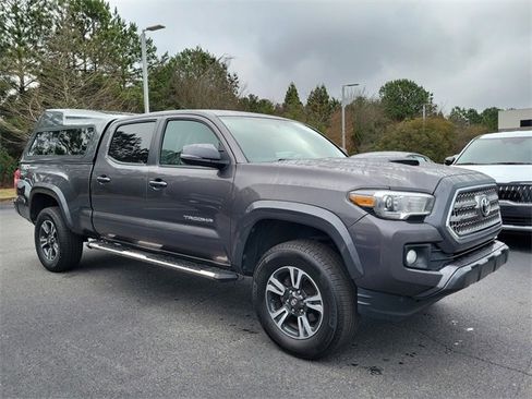 Used 2017 Toyota Tacoma TRD Sport w/ Tow Package image 3