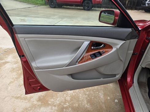 Used 2011 Toyota Camry XLE w/ SE/XLE Extra-Value Pkg FWD image 14