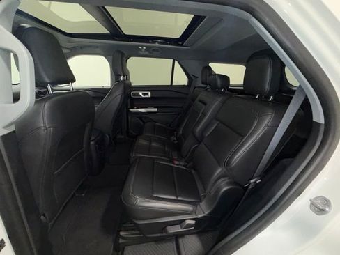 Used 2024 Ford Explorer XLT w/ Equipment Group 202A AWD/4WD image 31