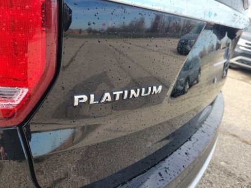 Used 2017 Ford Explorer Platinum image 24