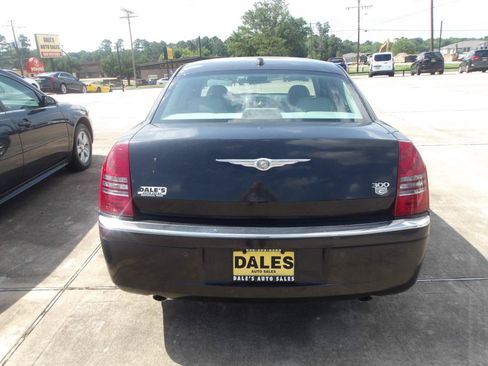 Used 2006 Chrysler 300 C w/ Protection Group II RWD image 11