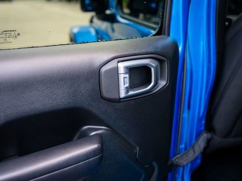 Used 2021 Jeep Gladiator Willys image 26