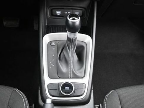 Used 2025 Hyundai Venue SEL FWD image 16