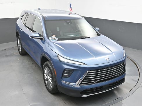 Used 2025 Buick Enclave Preferred FWD image 32
