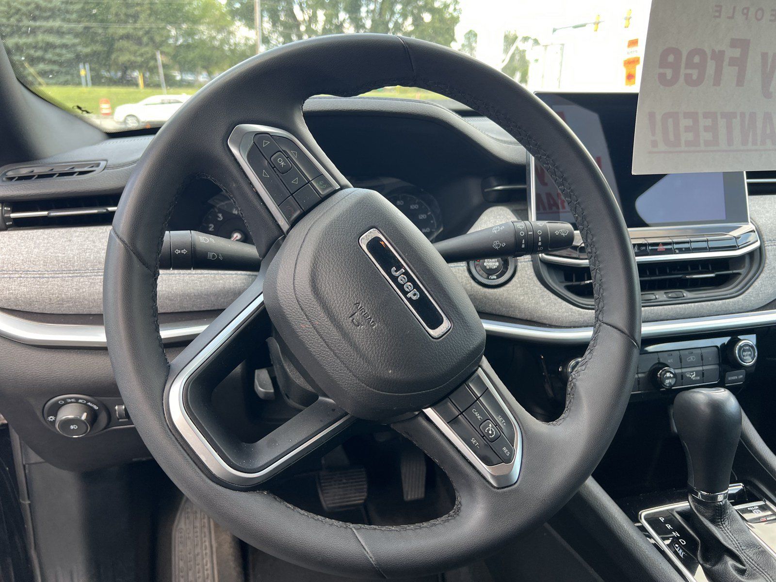 Used 2024 Jeep Compass Latitude AWD/4WD image 11
