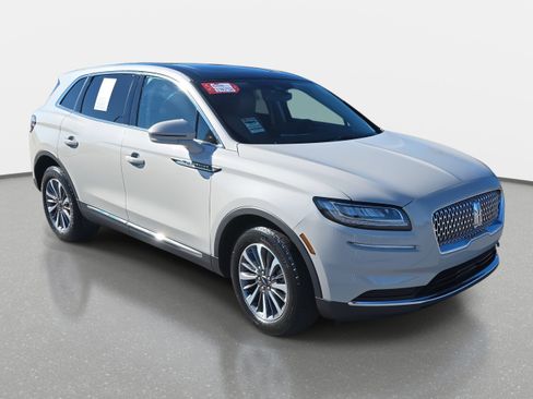 Used 2022 Lincoln Nautilus Reserve image 3