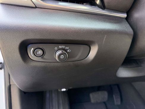 Certified 2023 Chevrolet Traverse LT FWD image 18