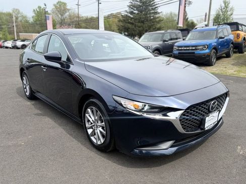 Used 2020 MAZDA MAZDA3 Sedan image 2