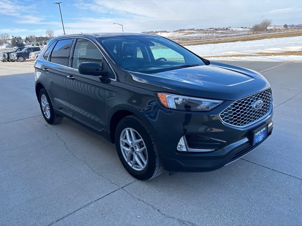 Used 2024 Ford Edge SEL w/ Convenience Package AWD/4WD image 3