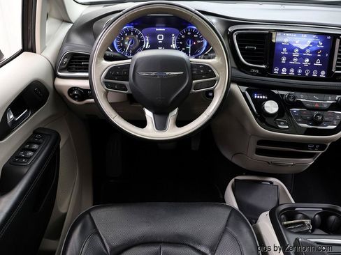 Used 2019 Chrysler Pacifica Limited FWD image 16