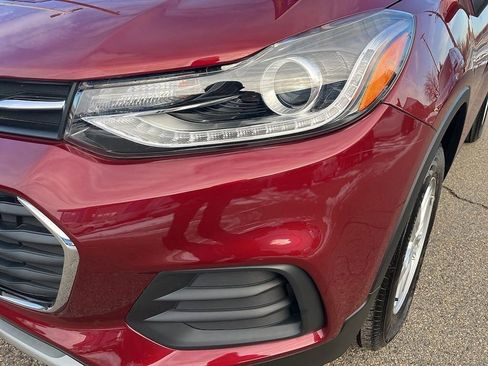 Used 2022 Chevrolet Trax LT w/ LT Convenience Package image 14