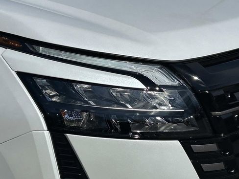 New 2026 Nissan Pathfinder Platinum AWD/4WD image 24