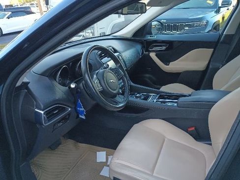 Used 2018 Jaguar F-PACE Premium AWD/4WD image 9