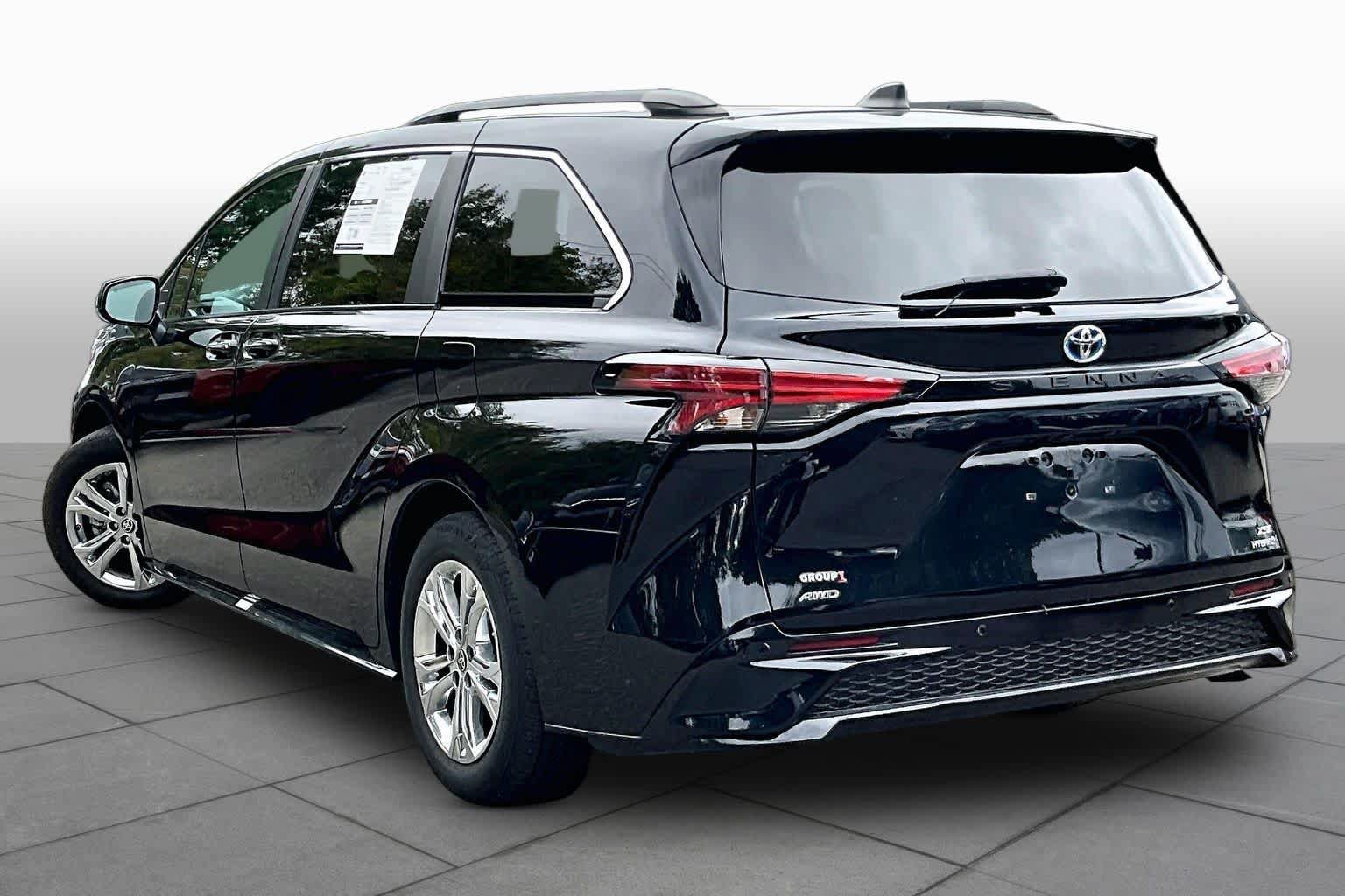 Used 2023 Toyota Sienna XSE w/ XSE Plus Package AWD/4WD image 12