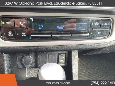 Used 2018 Toyota Corolla LE FWD image 52