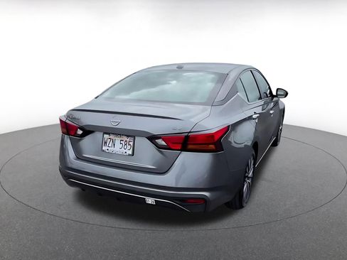Used 2024 Nissan Altima 2.5 SV FWD image 15
