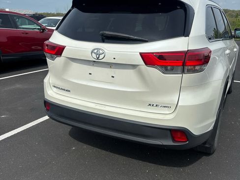 Used 2019 Toyota Highlander XLE AWD/4WD image 5
