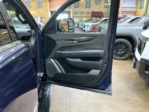 Used 2017 Cadillac Escalade Platinum image 16