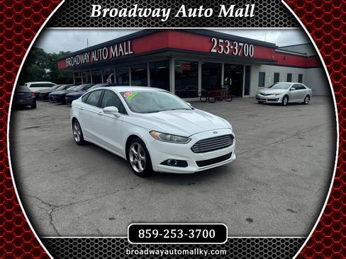 Used 2016 Ford Fusion SE FWD image 1