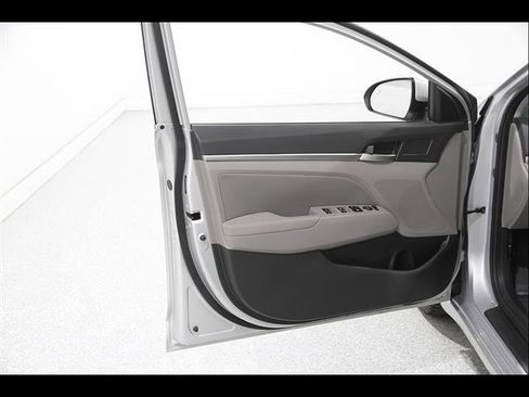 Used 2020 Hyundai Elantra Value Edition FWD image 4