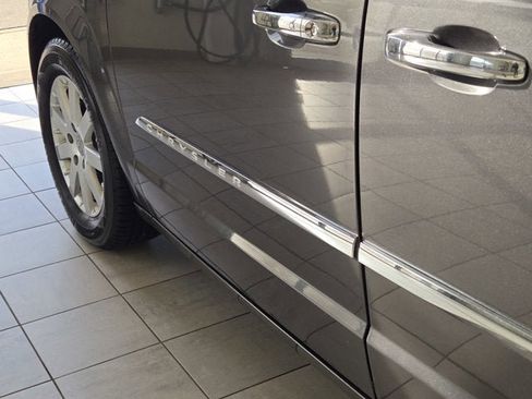 Used 2015 Chrysler Town & Country Touring w/ Driver Convenience Group image 15