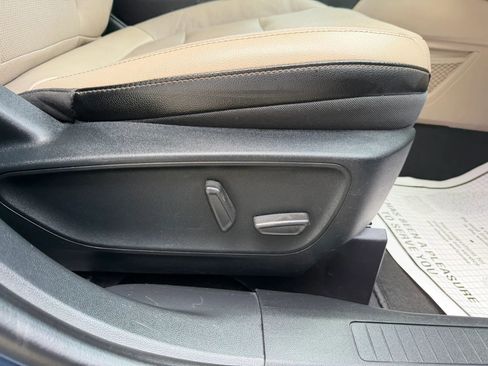 Used 2020 Ford Escape Titanium w/ Titanium Premium Package 2.0 image 10