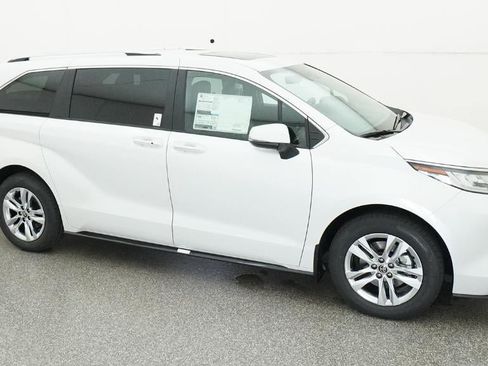 New 2026 Toyota Sienna Limited FWD image 12